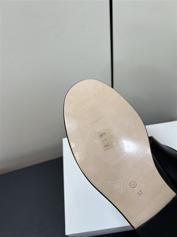 2025112812814664 290